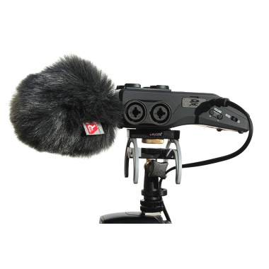 041130_portable_recorder_suspension_hd_zoom_h6_inuse_01