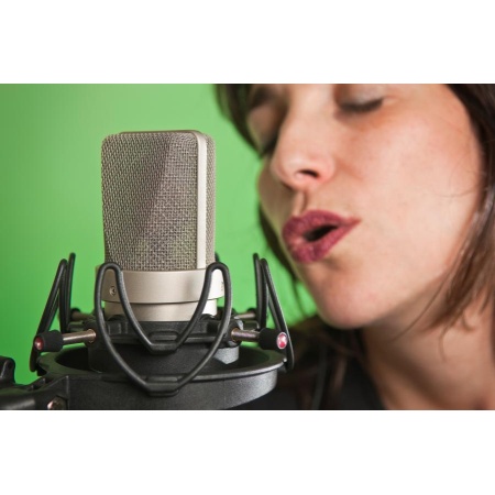 044901_invision_usm_with_singer